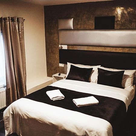 Hotel Onyx Expo Jette Bagian luar foto