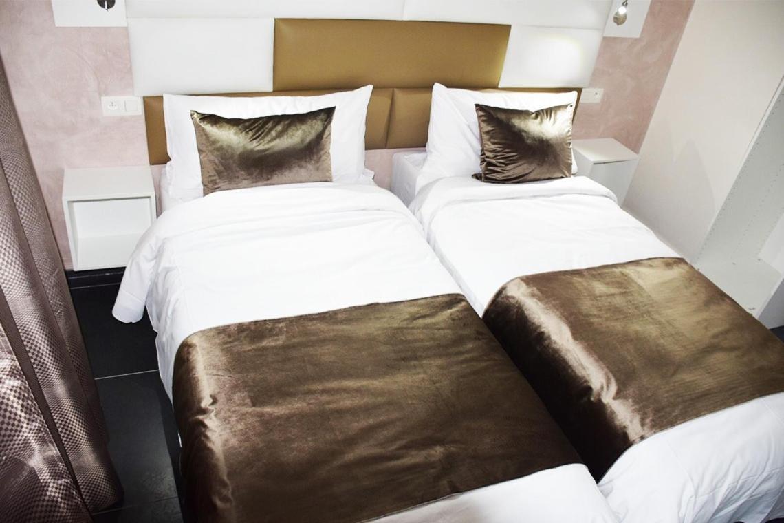 Hotel Onyx Expo Jette Bagian luar foto