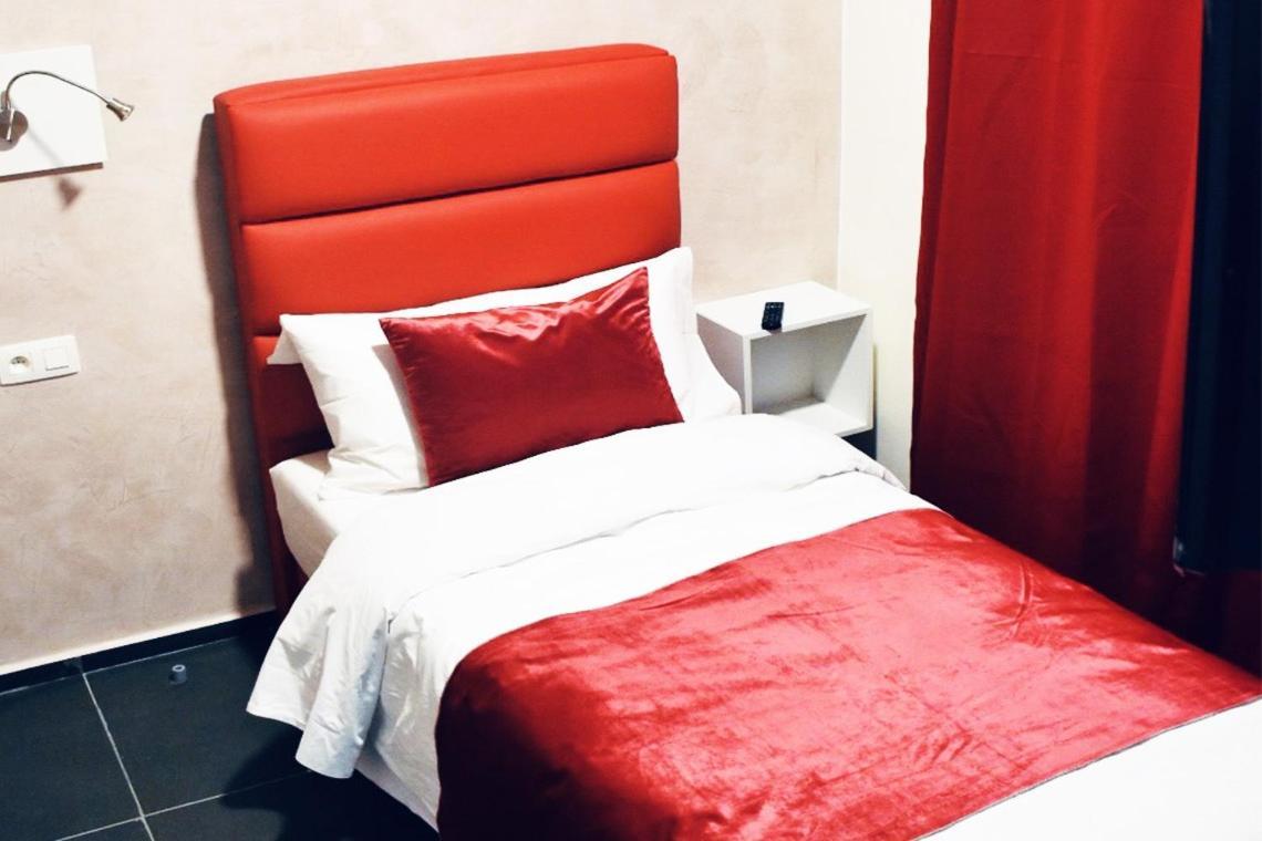 Hotel Onyx Expo Jette Bagian luar foto