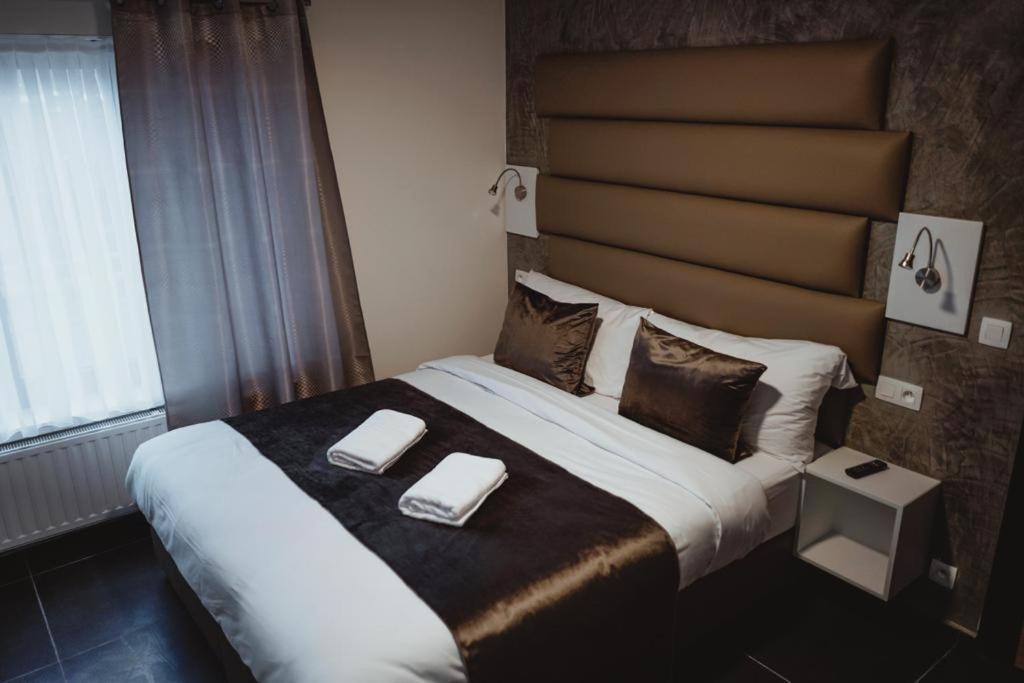 Hotel Onyx Expo Jette Bagian luar foto