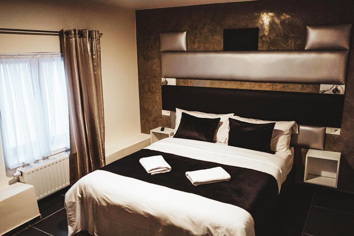 Hotel Onyx Expo Jette Bagian luar foto