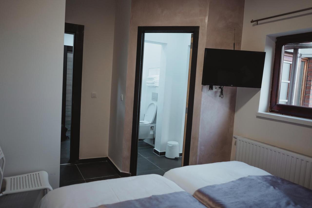 Hotel Onyx Expo Jette Bagian luar foto
