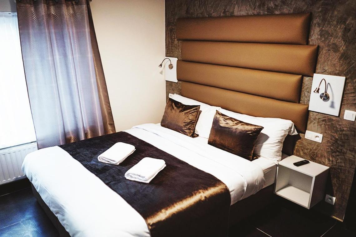 Hotel Onyx Expo Jette Bagian luar foto