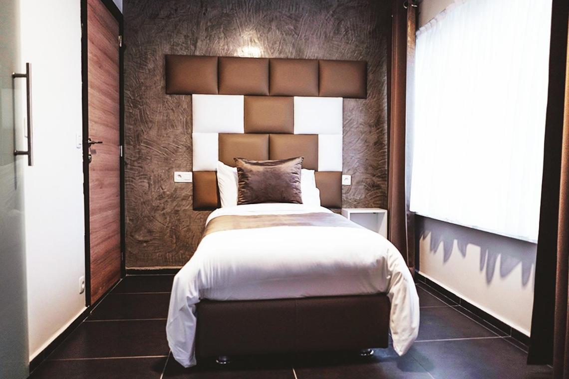 Hotel Onyx Expo Jette Ruang foto