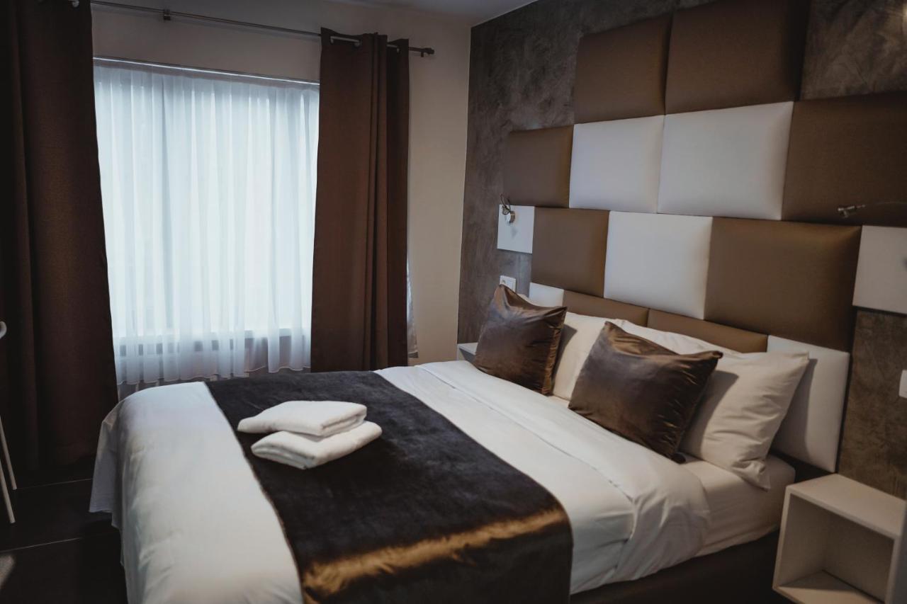 Hotel Onyx Expo Jette Bagian luar foto